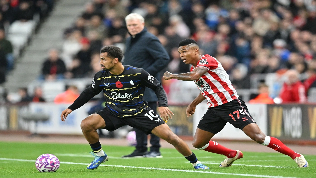 توقيت انطلاق مباراة ليدز يونايتد وسندرلاند المرتقبة بمنافسات الدوري الإنجليزي اليوم